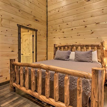 Luxe Cabin With Home Theater Less Than 2 Miles To Gatlinburg Εξωτερικό φωτογραφία