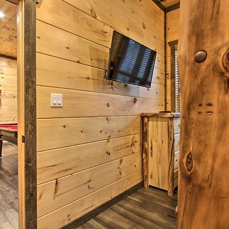 Luxe Cabin With Home Theater Less Than 2 Miles To Gatlinburg Εξωτερικό φωτογραφία