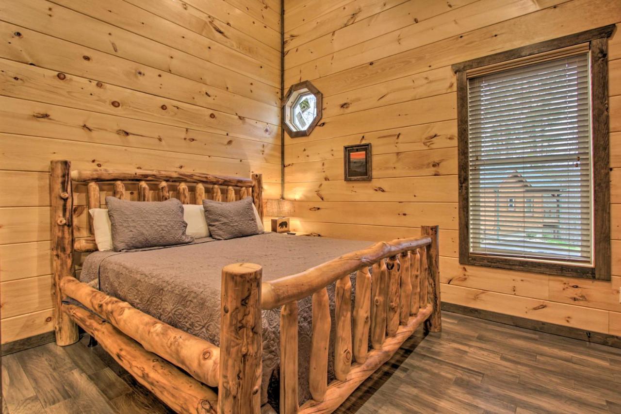 Luxe Cabin With Home Theater Less Than 2 Miles To Gatlinburg Εξωτερικό φωτογραφία