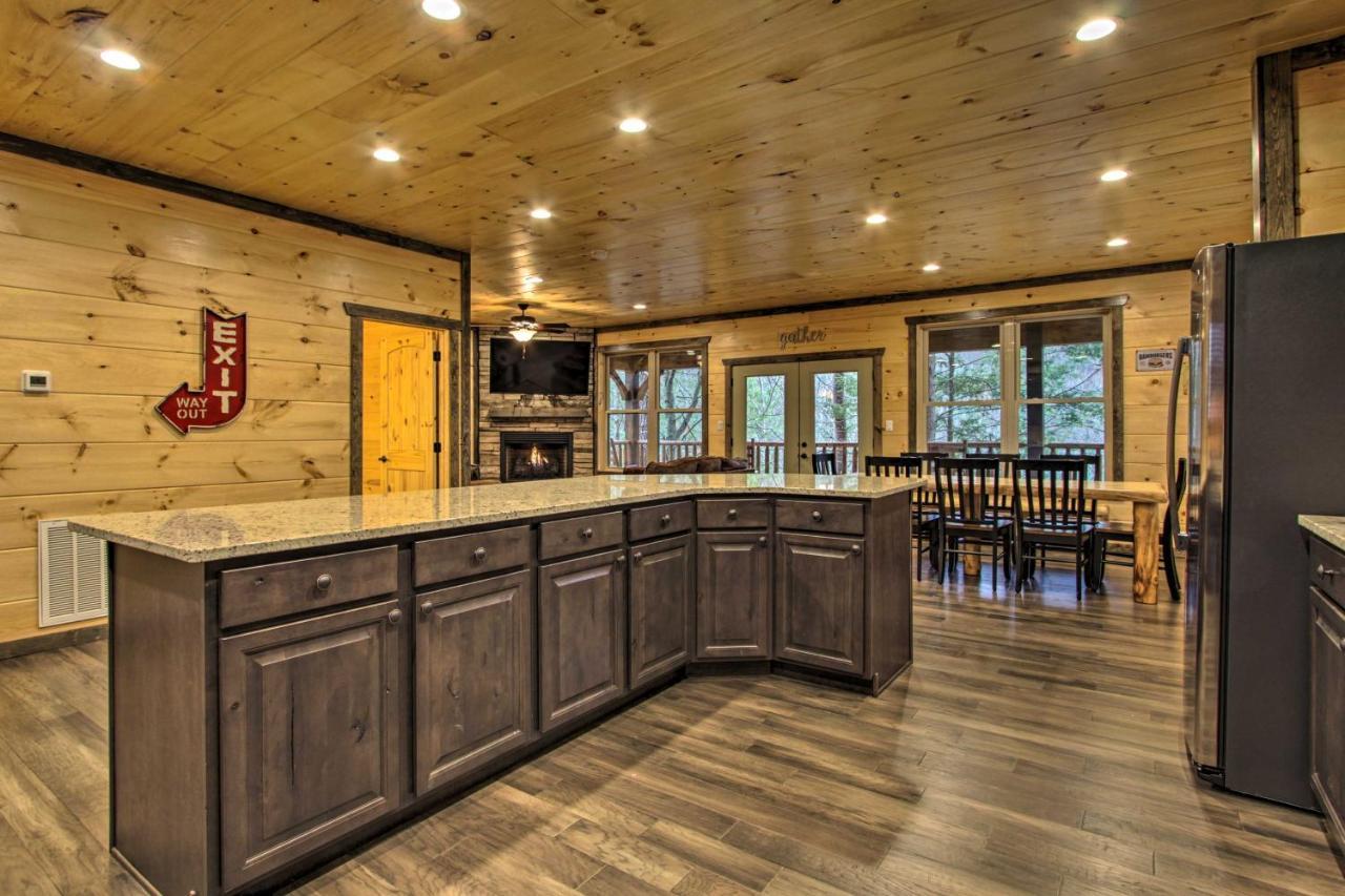 Luxe Cabin With Home Theater Less Than 2 Miles To Gatlinburg Εξωτερικό φωτογραφία