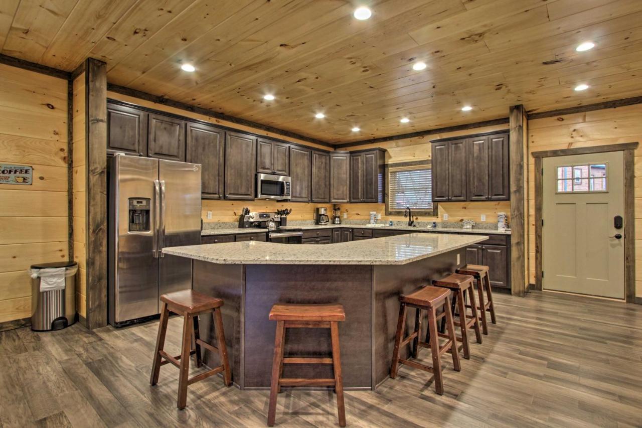 Luxe Cabin With Home Theater Less Than 2 Miles To Gatlinburg Εξωτερικό φωτογραφία