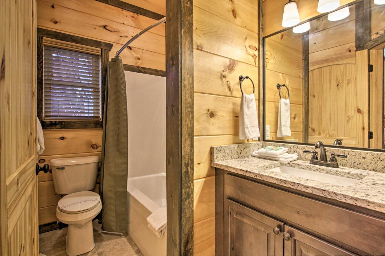 Luxe Cabin With Home Theater Less Than 2 Miles To Gatlinburg Εξωτερικό φωτογραφία