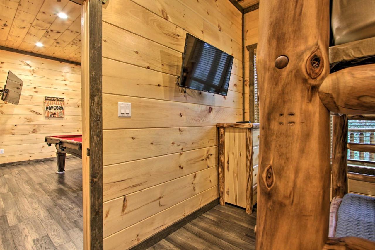 Luxe Cabin With Home Theater Less Than 2 Miles To Gatlinburg Εξωτερικό φωτογραφία