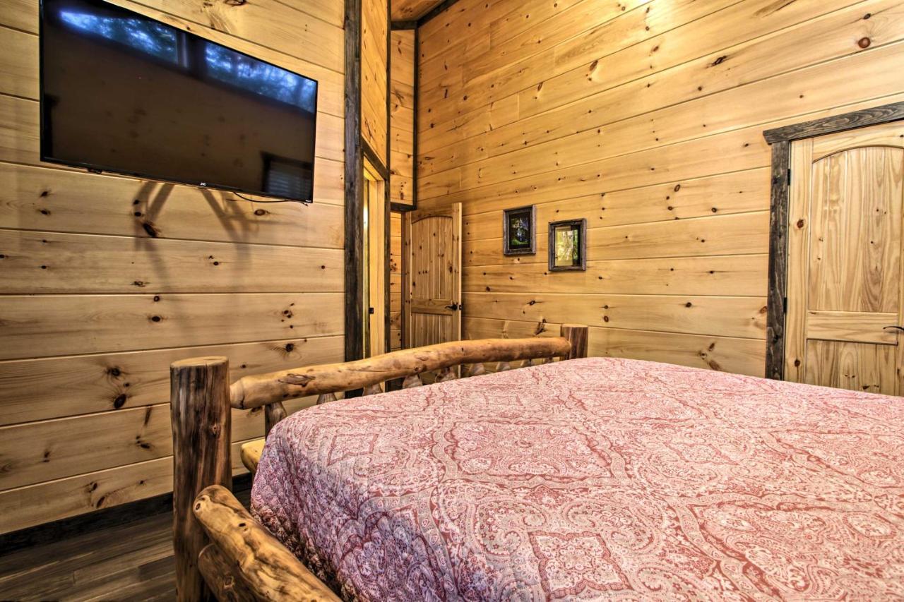 Luxe Cabin With Home Theater Less Than 2 Miles To Gatlinburg Εξωτερικό φωτογραφία