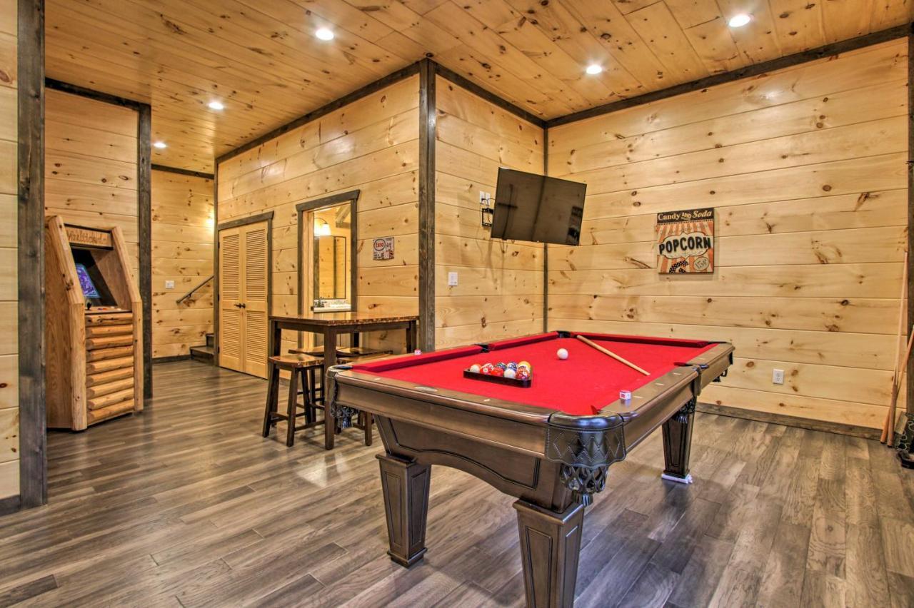 Luxe Cabin With Home Theater Less Than 2 Miles To Gatlinburg Εξωτερικό φωτογραφία