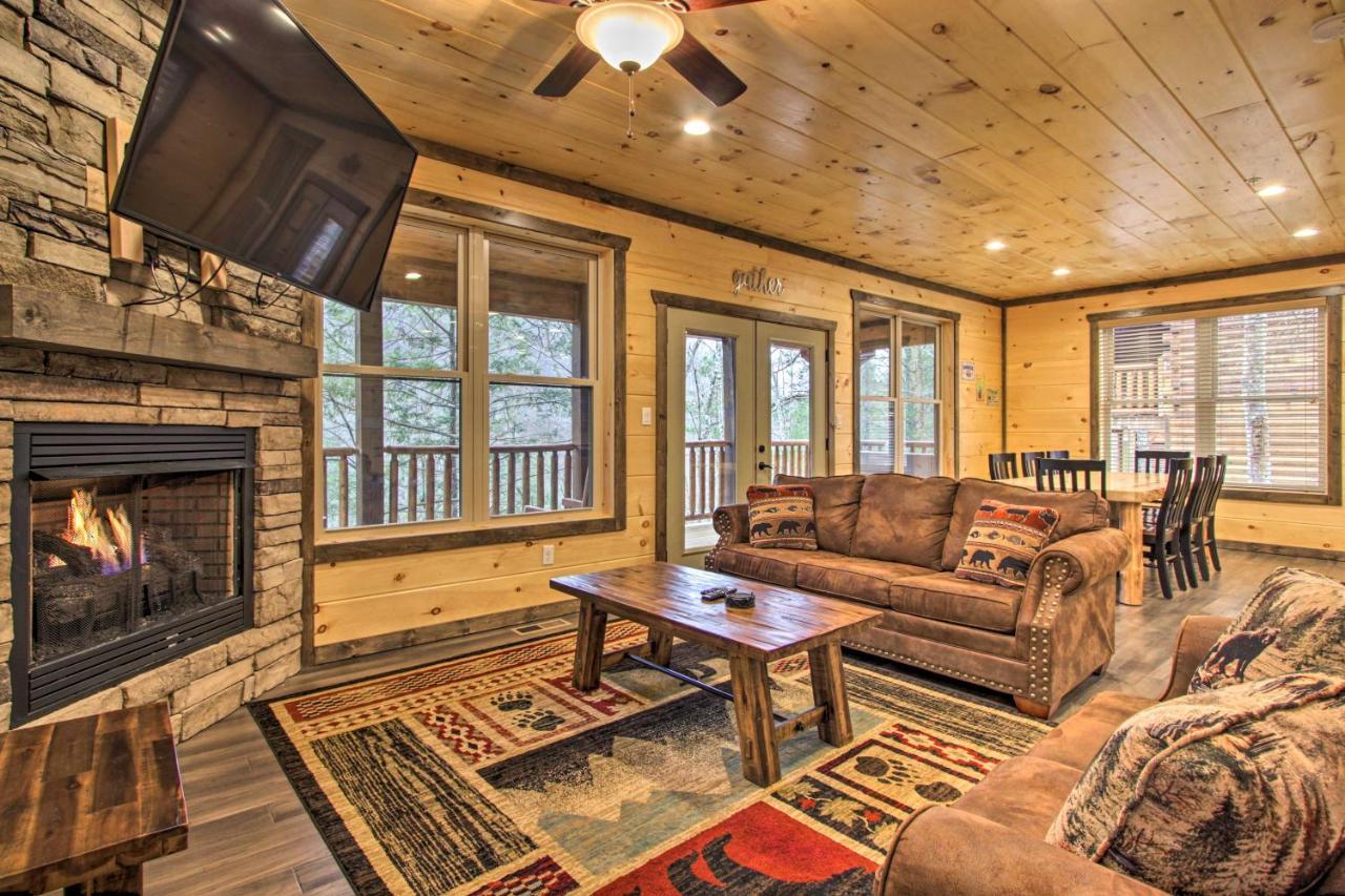 Luxe Cabin With Home Theater Less Than 2 Miles To Gatlinburg Εξωτερικό φωτογραφία