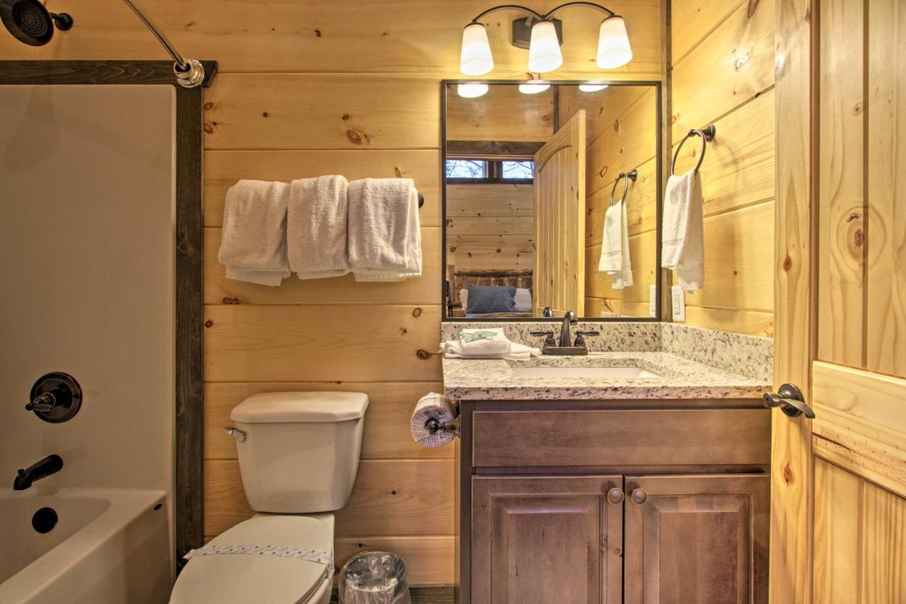 Luxe Cabin With Home Theater Less Than 2 Miles To Gatlinburg Εξωτερικό φωτογραφία